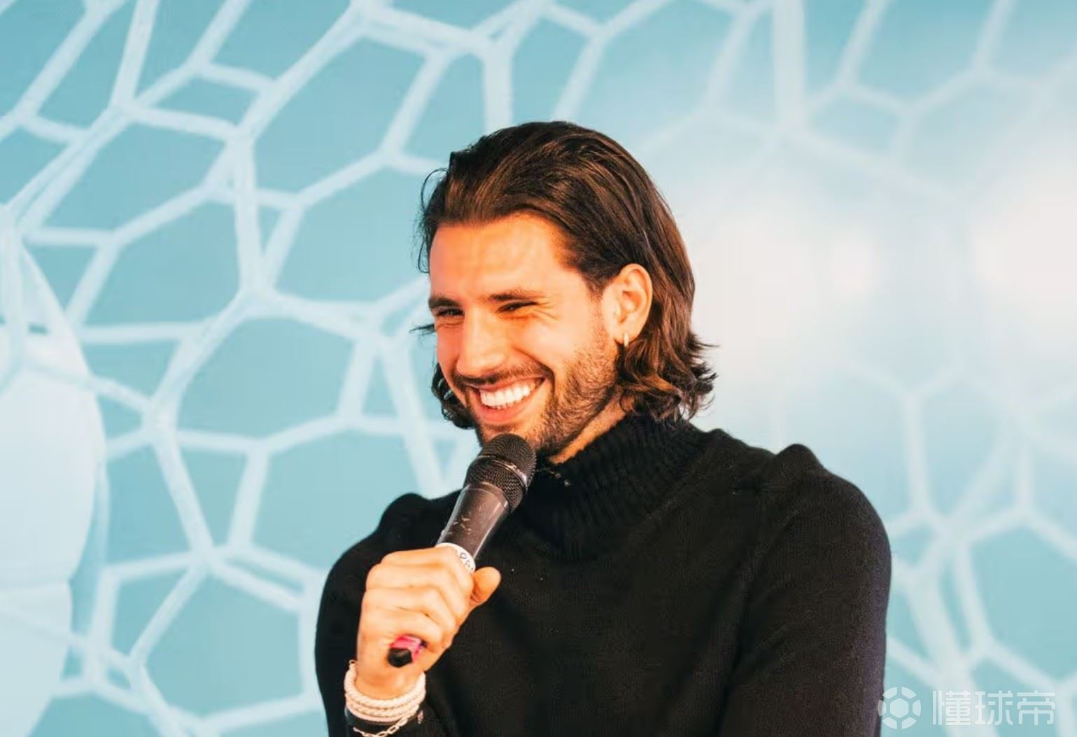 索博：转会之前跟渣叔约了电话但忘了接；我喜欢待在利物浦